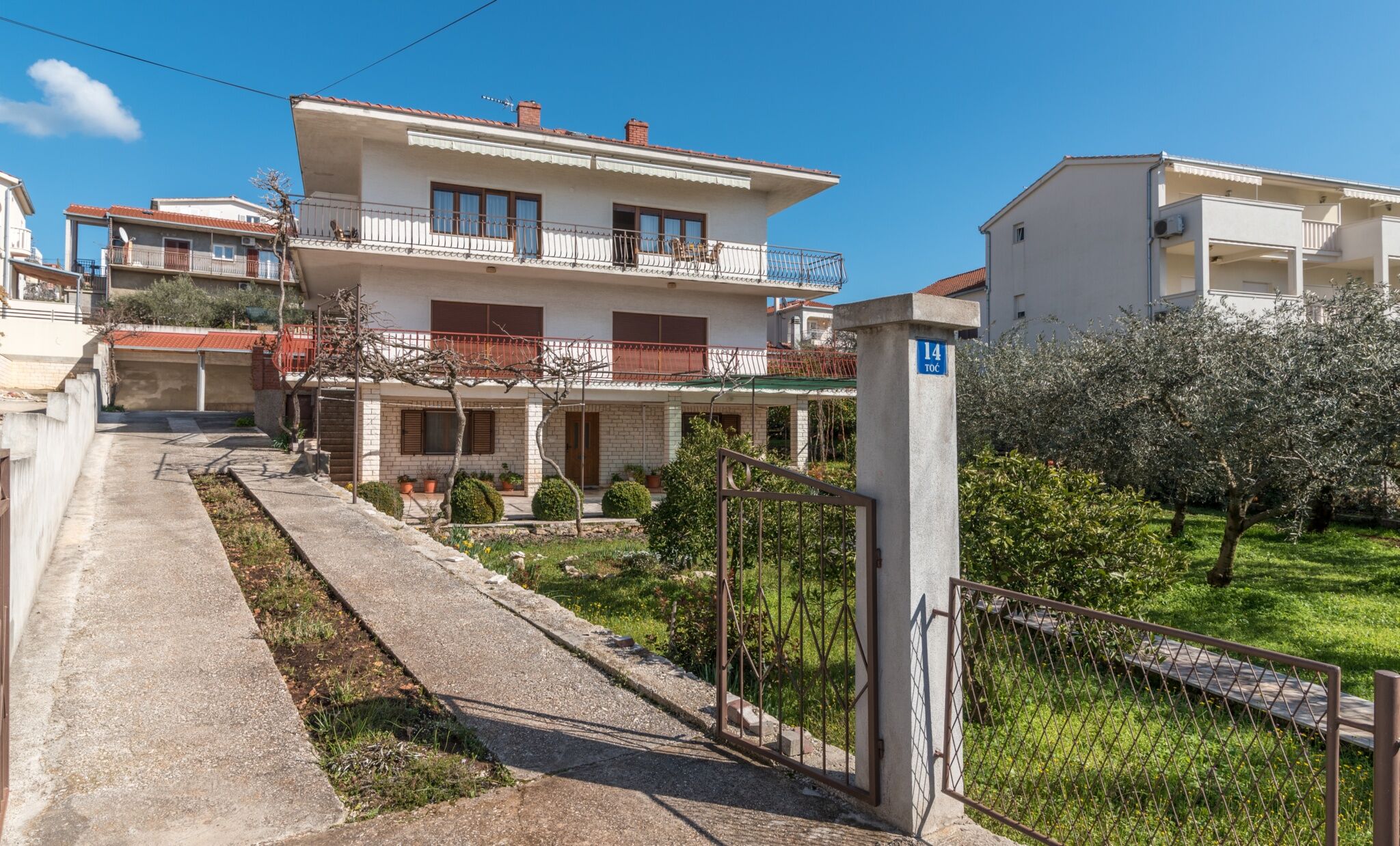 Apartment Domi Okrug Gornji