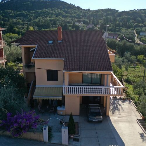 Apartment Gašpe Sutomiscica  2