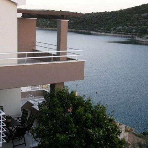 Apartments Ljubi Vinisce  4