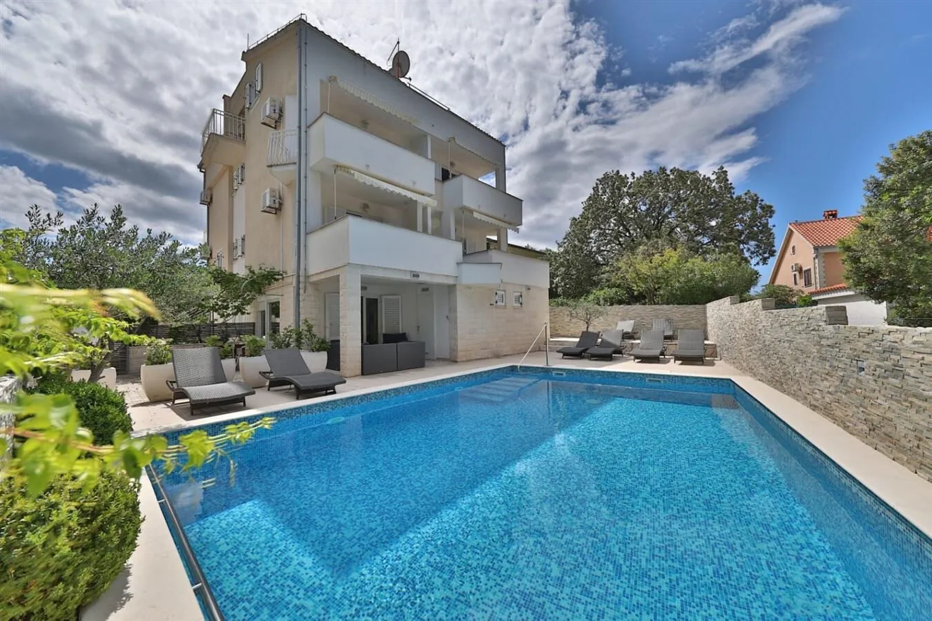 Apartments Bozo Okrug Donji