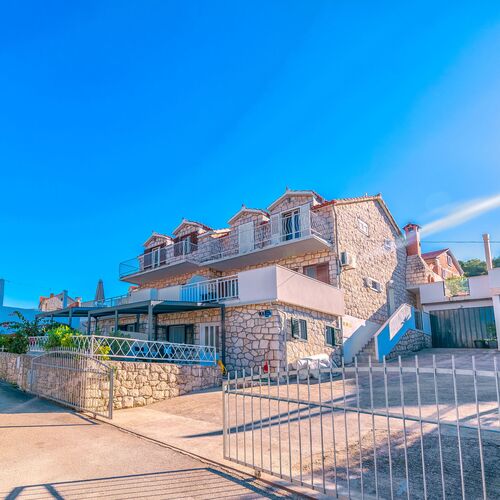 Apartments Terrace Postira  2