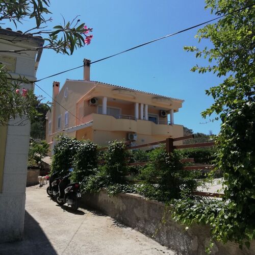 Apartments Marijan Veli Rat  2