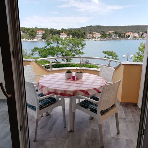 Apartments Marijan Veli Rat