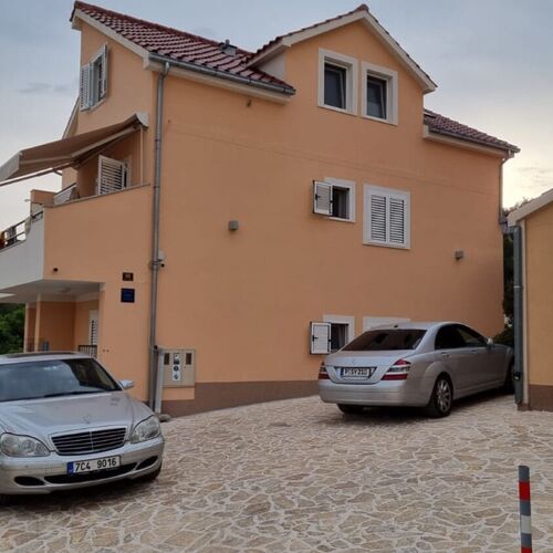 Apartments Ivano Milna  2