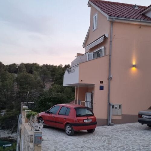 Apartments Ivano Milna  4