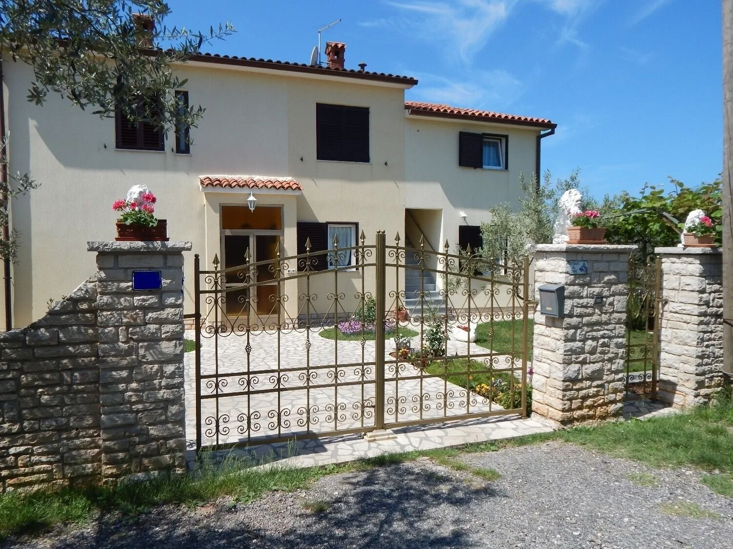 Apartments Zdravko Fazana