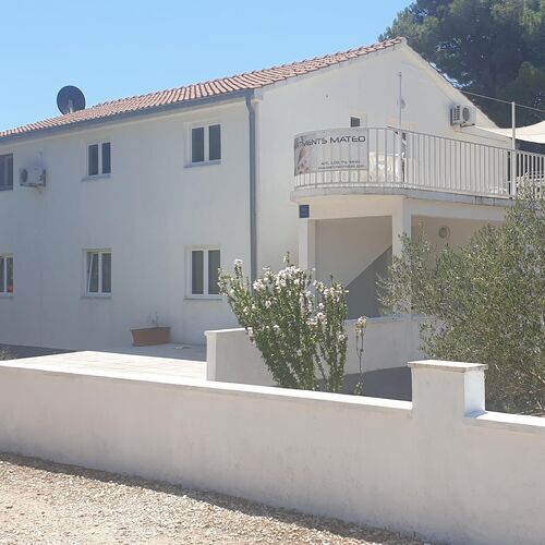 Apartments Mat Srima  2