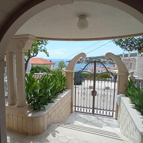 Apartments and Room Anita Sumartin  2