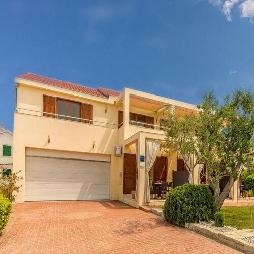 Apartments Bosko Nin  2