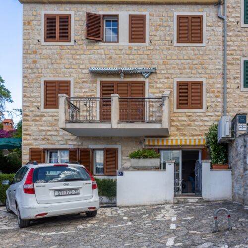 Apartment Ivano Splitska  2