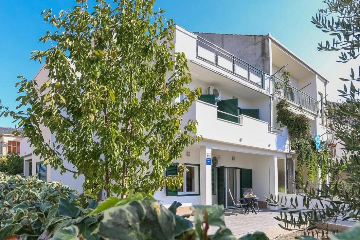 Apartments Slavko with terrace Kastel Stari