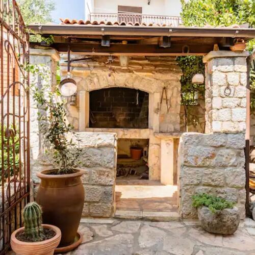 House Peace Kastel Sucurac  4