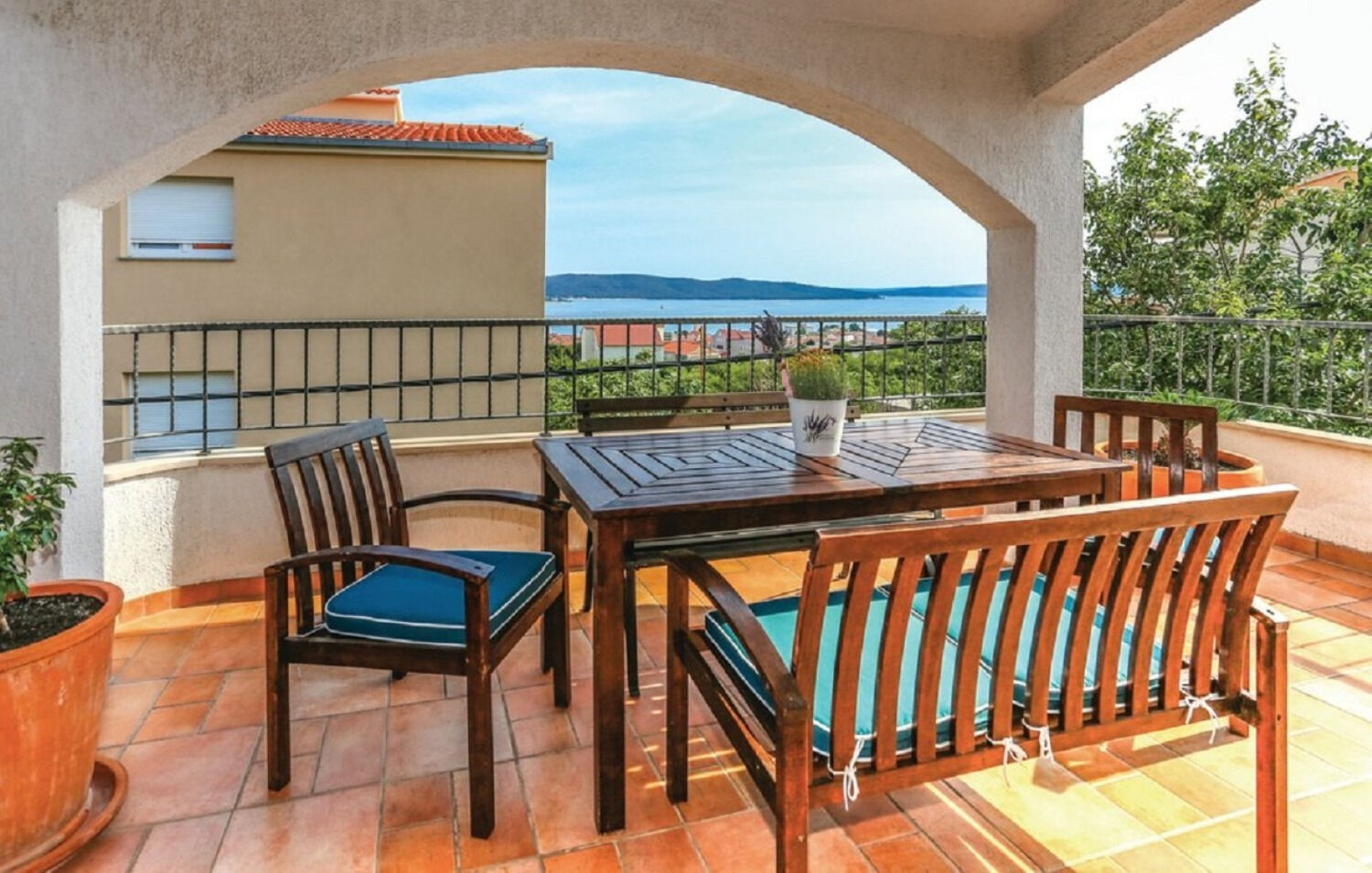 House Peace Kastel Sucurac