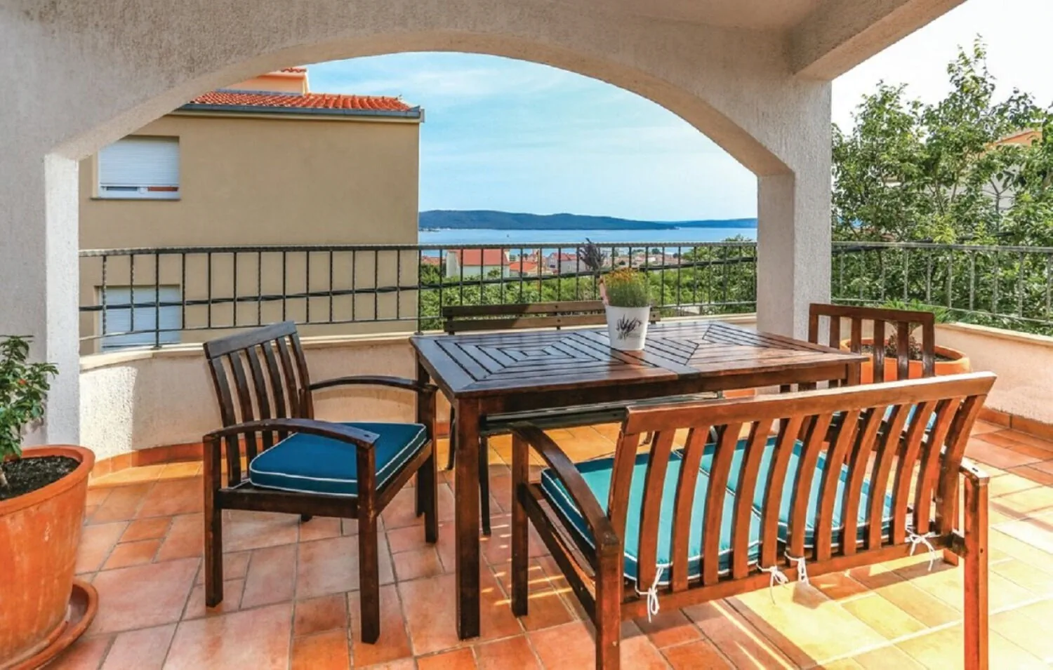 House Peace Kastel Sucurac