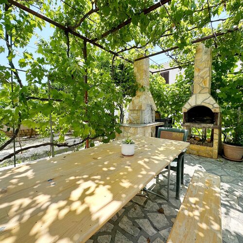 Apartments Mari Okrug Gornji  4