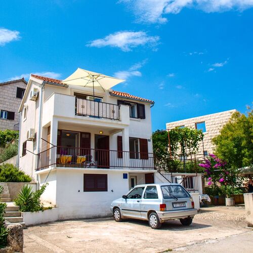 Apartment Jela Postira