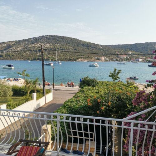 Apartments Srđan Vinisce