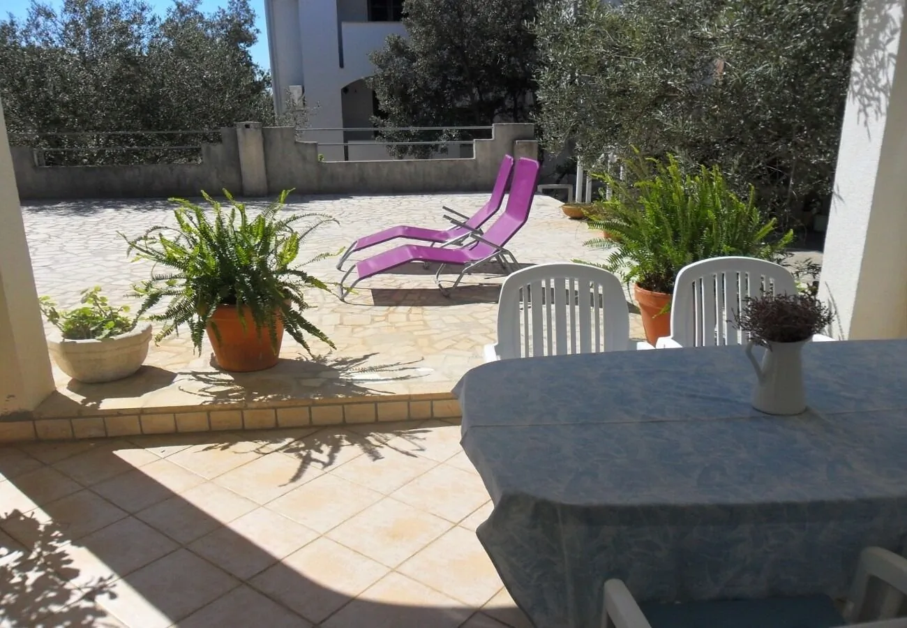 Apartments Bari Mandre
