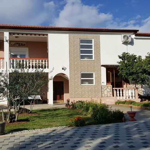 Apartment Sime Vrsi  2