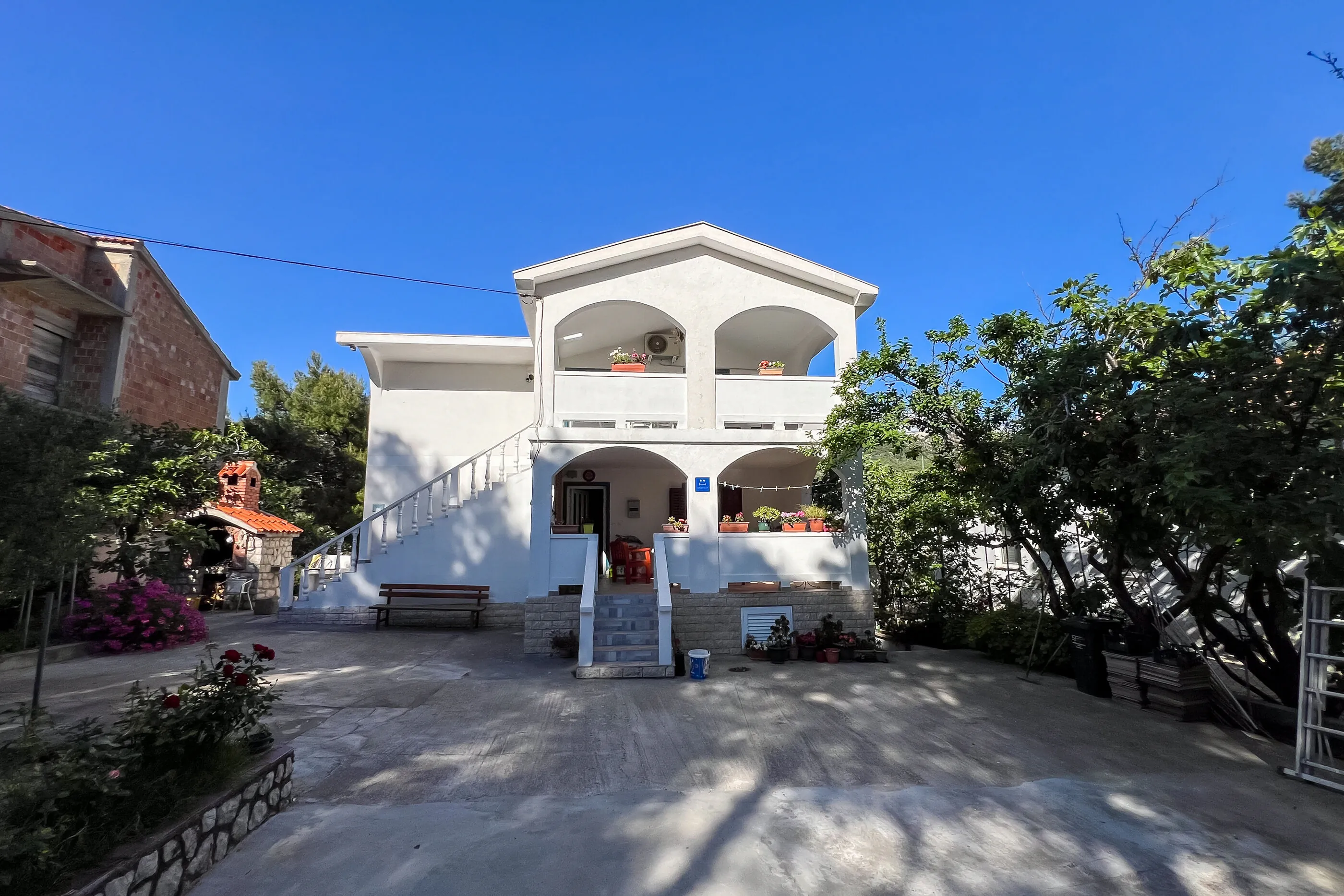 Apartments Franjo Mundanije