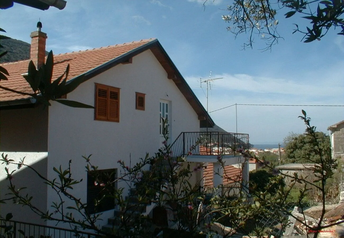 Apartment Vido Trpanj