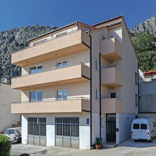 House Miho Omis  4