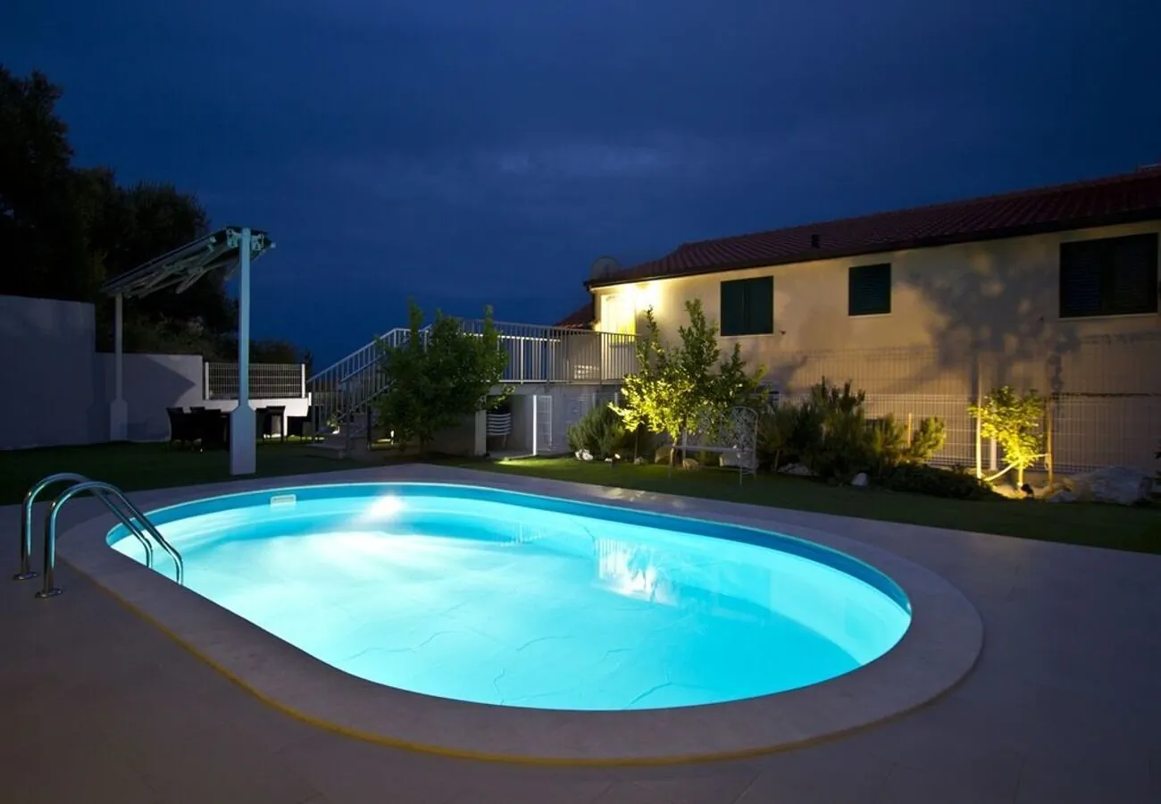 House Miho Omis