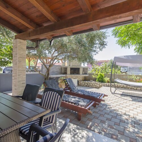 Apartments Lovely Courtyard Vir  4