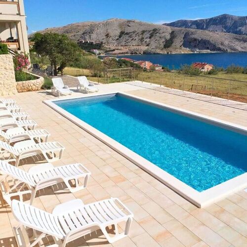 Apartments PoolHouse Metajna