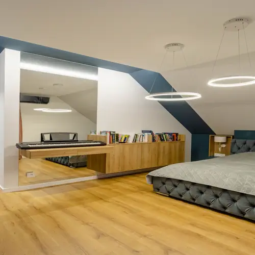 Sypialnia gł&oacute;wna z łazienką i garderobą