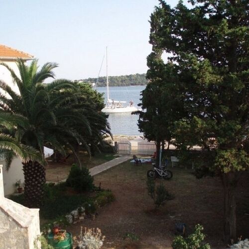 Apartment Goran Veli Rat  2
