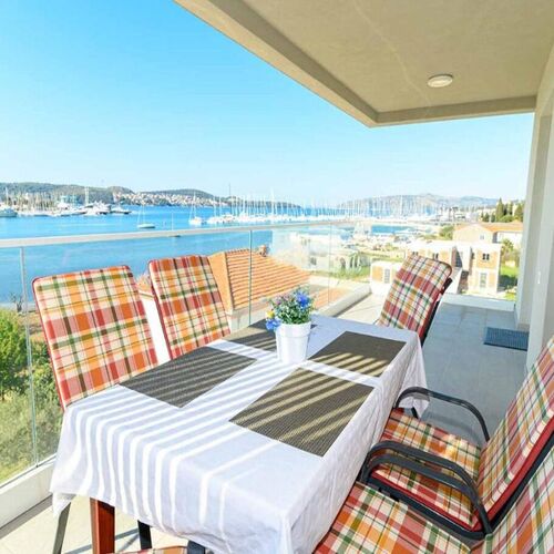 Apartment Iva Seget Donji