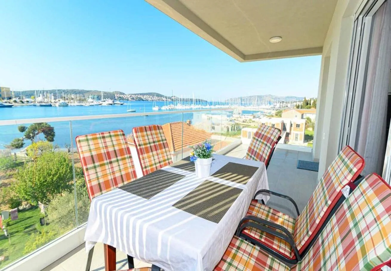 Apartment Iva Seget Donji