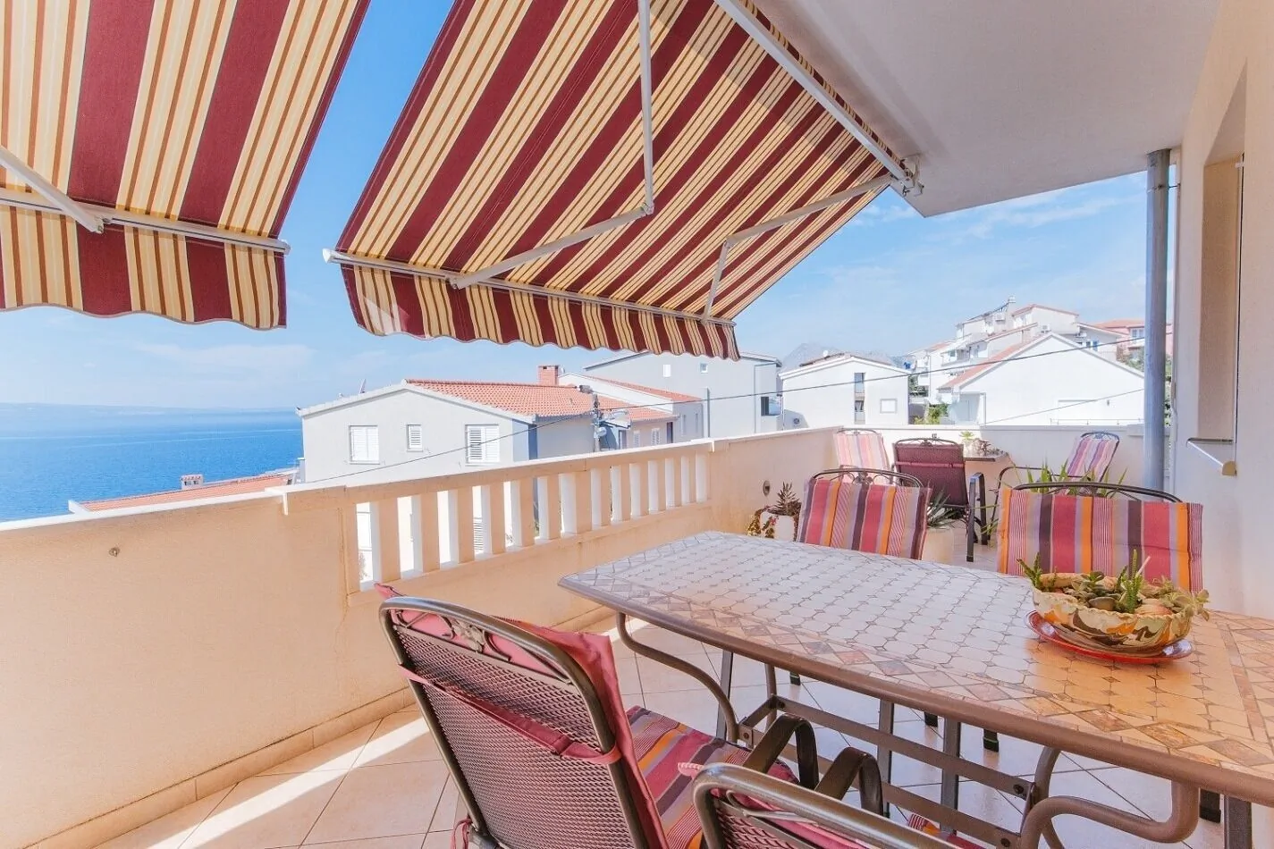 Apartments Mari Omis