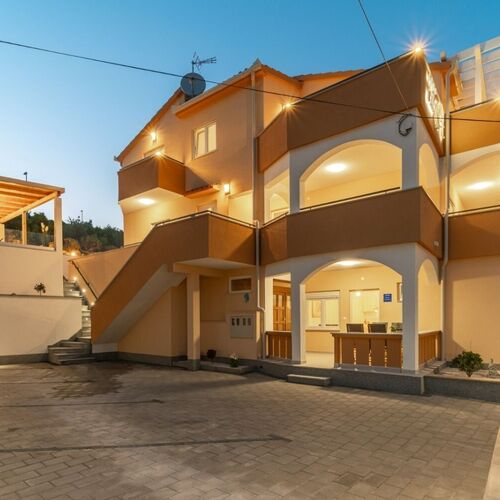 Apartments Lux 2 Marina  4