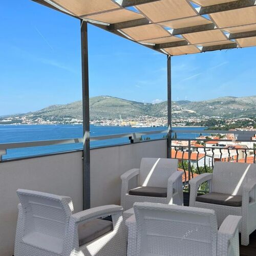 Apartment Violet Okrug Gornji