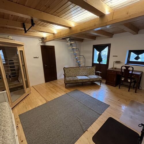 A másik szoba, infraszaunával, cserépkályhával.