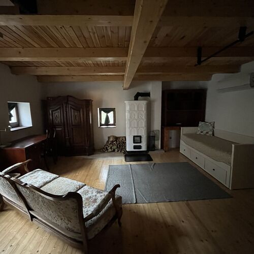 A másik szoba, infraszaunával, cserépkályhával.