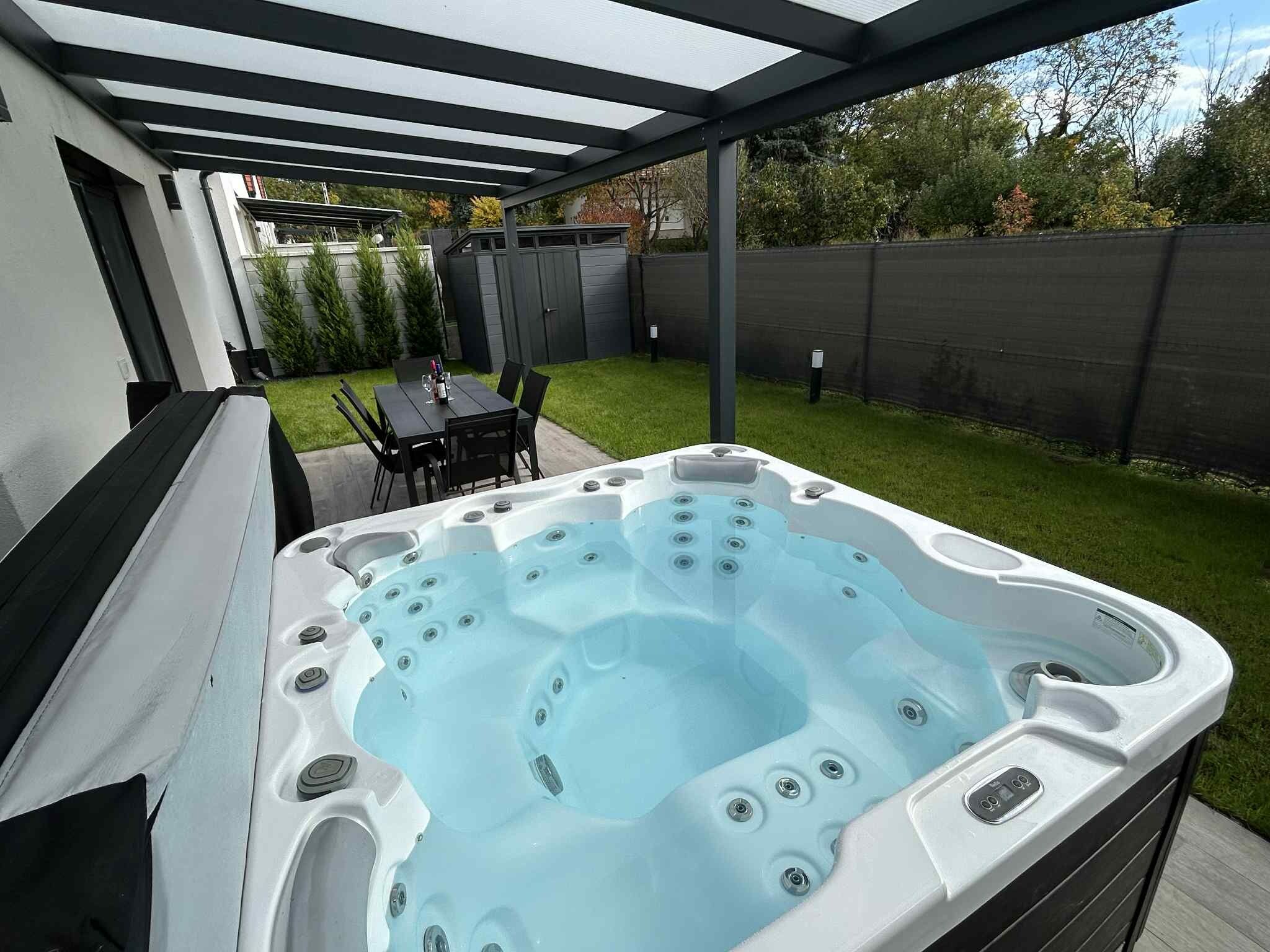 Waikiki Apartman House with Jacuzzi Siófok