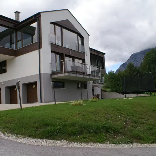 &Eacute;p&uuml;let előtti parkol&oacute;k