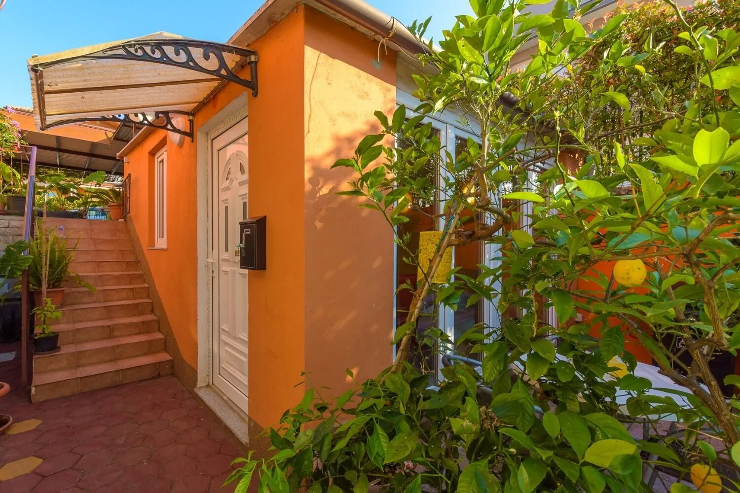 Apartment Orange Banjole