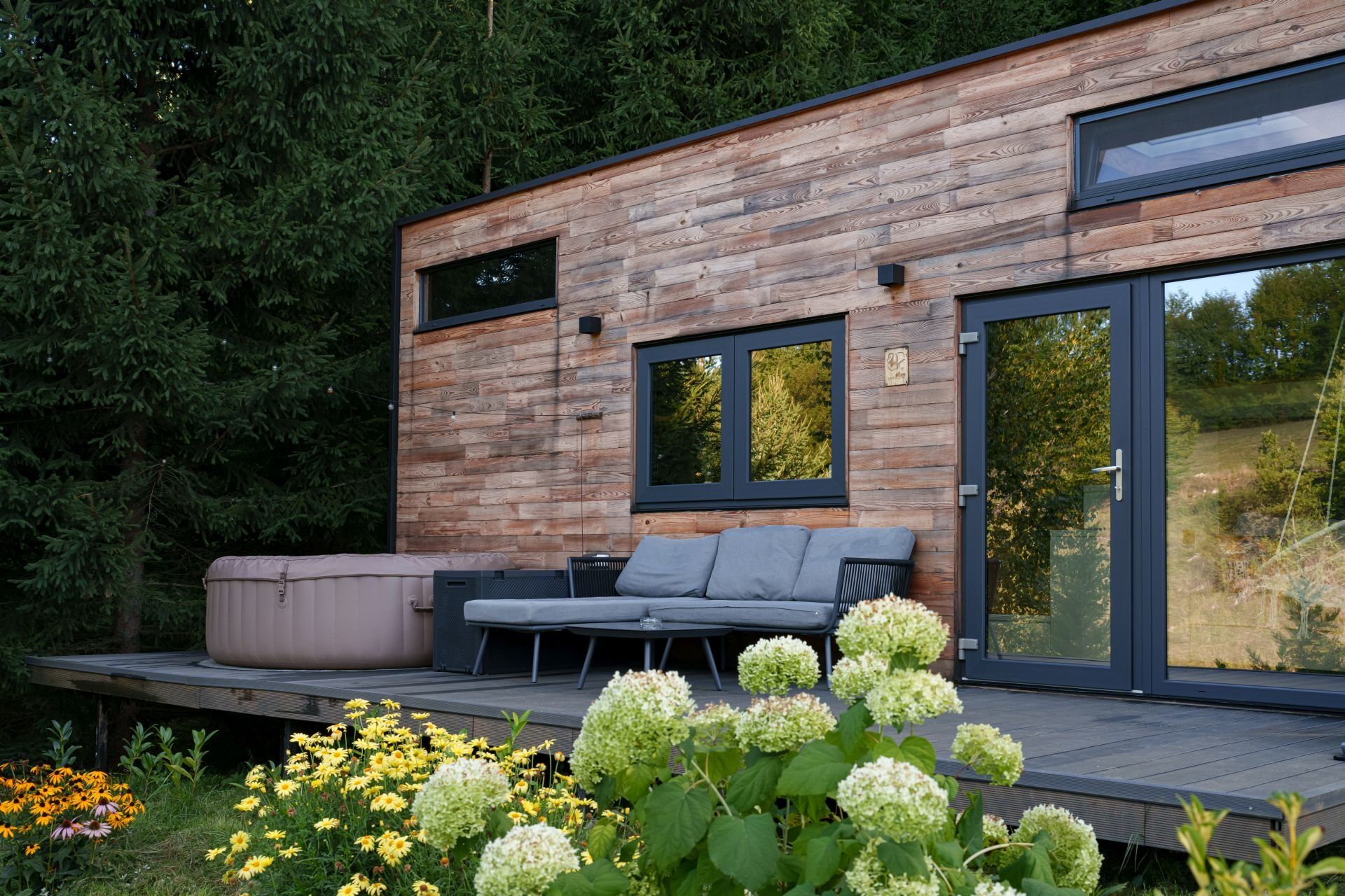 Coniferis Retreat Tomnatic