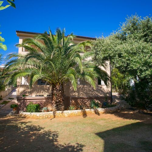 Apartments Lea Mandre