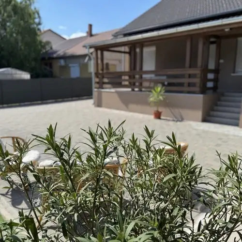 Potecz Apartmanház Balatonfenyves 001 kép