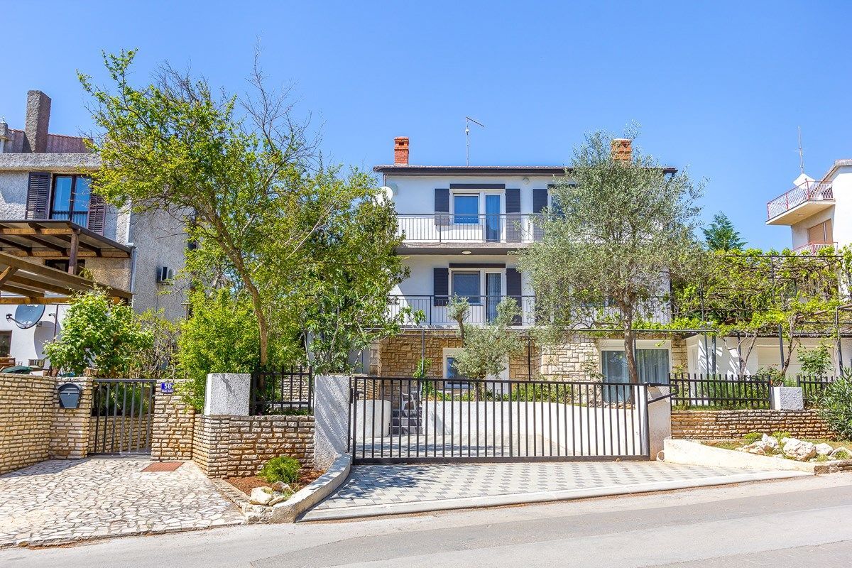 House Victoriatus Banjole