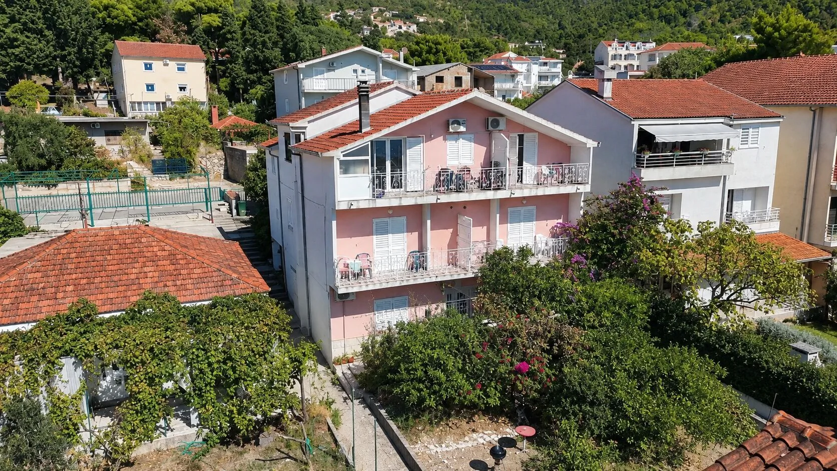 Apartments Nik Gradac
