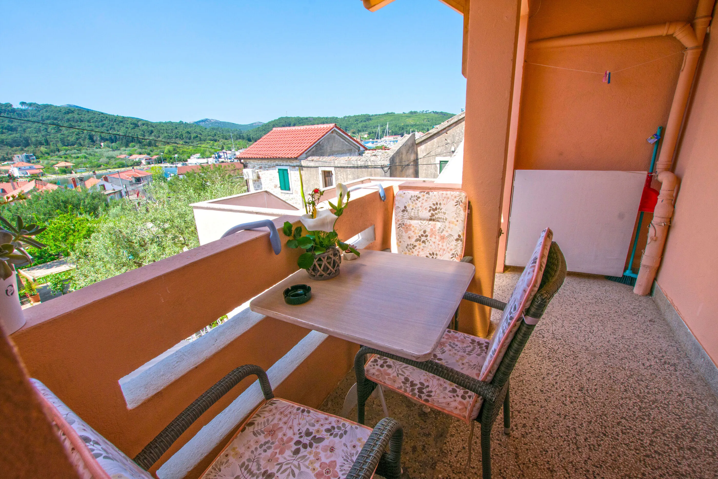 Apartment Neno Sutomiscica