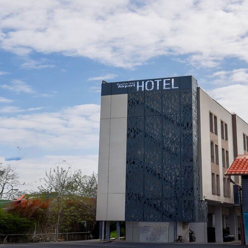Airport Hotel - Bed and Breakfast Otopeni