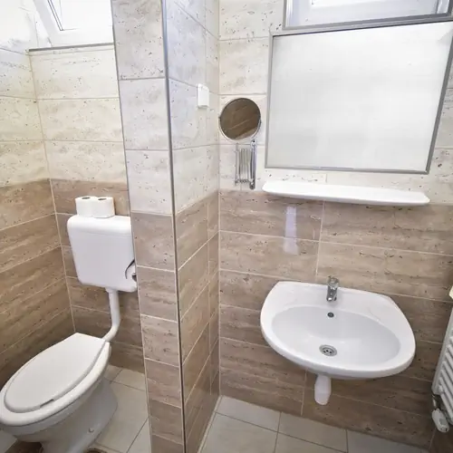 2 &aacute;gyas panzi&oacute;h&aacute;z