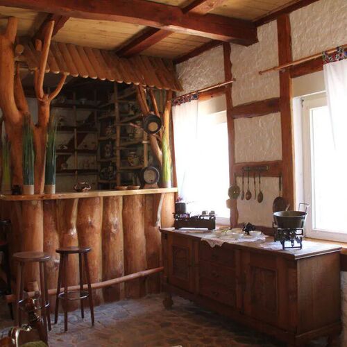 Sala kominkowa, barek